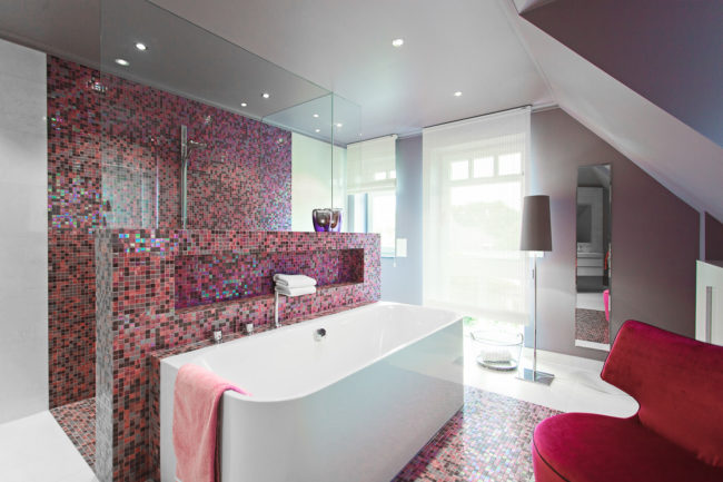 Raumkonzept Ebert Magdeburg Raumgestaltung Badezimmer Handtücher Fliesen Perlmutt Wandfarbe Dekoration Inneneinrichtung